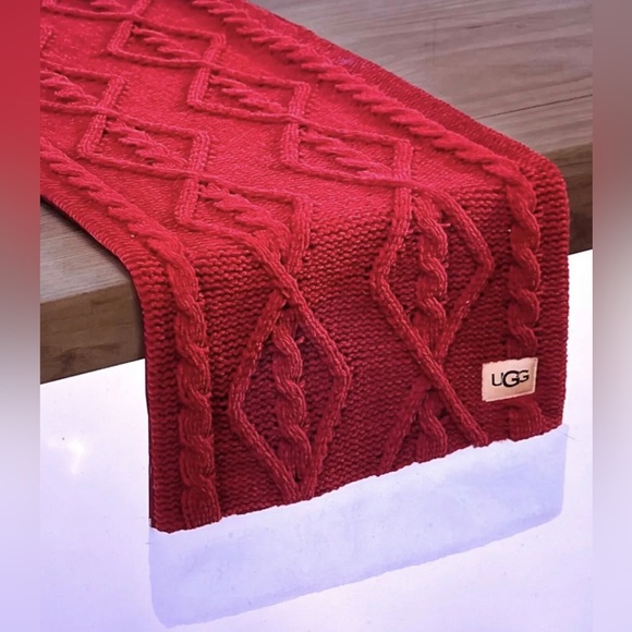 COPY - Ugg lita table runner in red or white- one - Picture 4 of 9